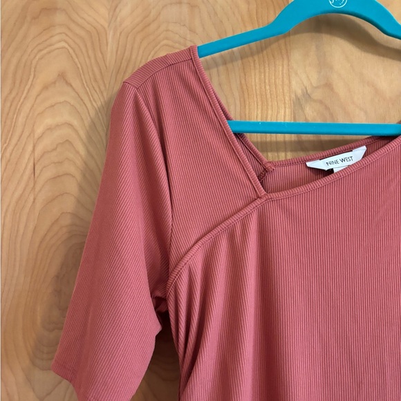 Nine West Burnt Orange Asymmetrical Ruched Top Size Large NWT - Picture 4 of 8